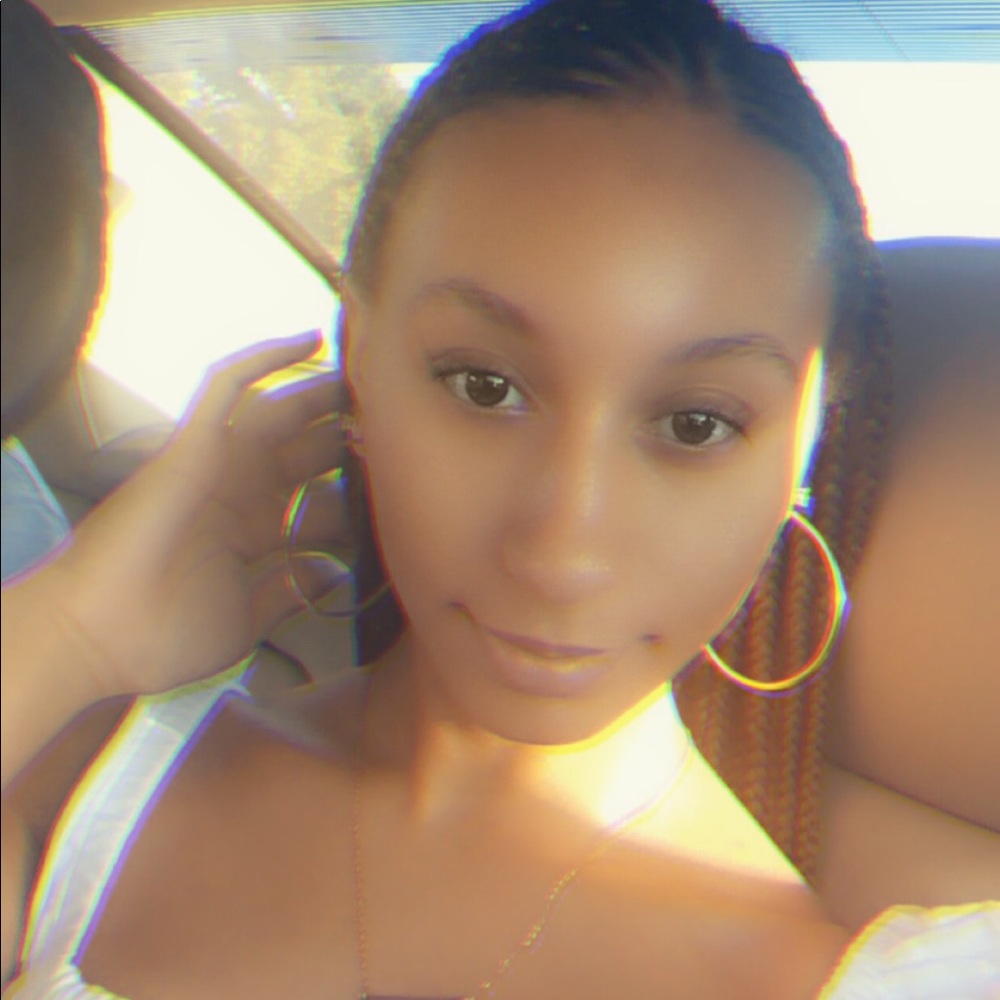 Meet your Posher, Jakara